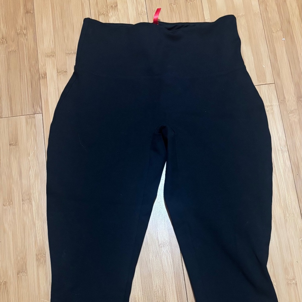 Spanx Capri Pants. Black Size L